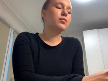 I am Amelie ntmu🤗 Lets hit 10 Thumbs Up together!