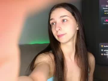 Hello! My name is Helene! NTMU ♥ Finger up if u like what u see👍